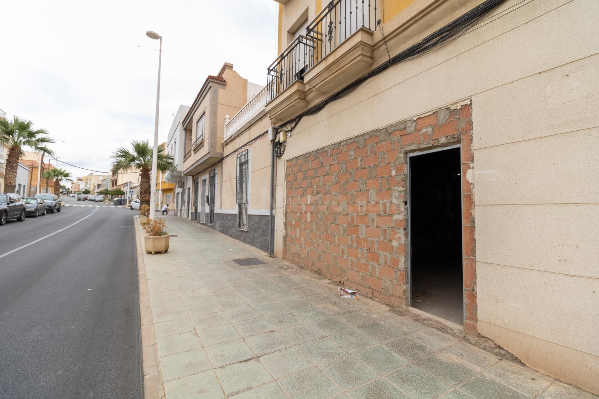 LOCAL EN BENAHADUX- AVENIDA 28 DE FEBRERO