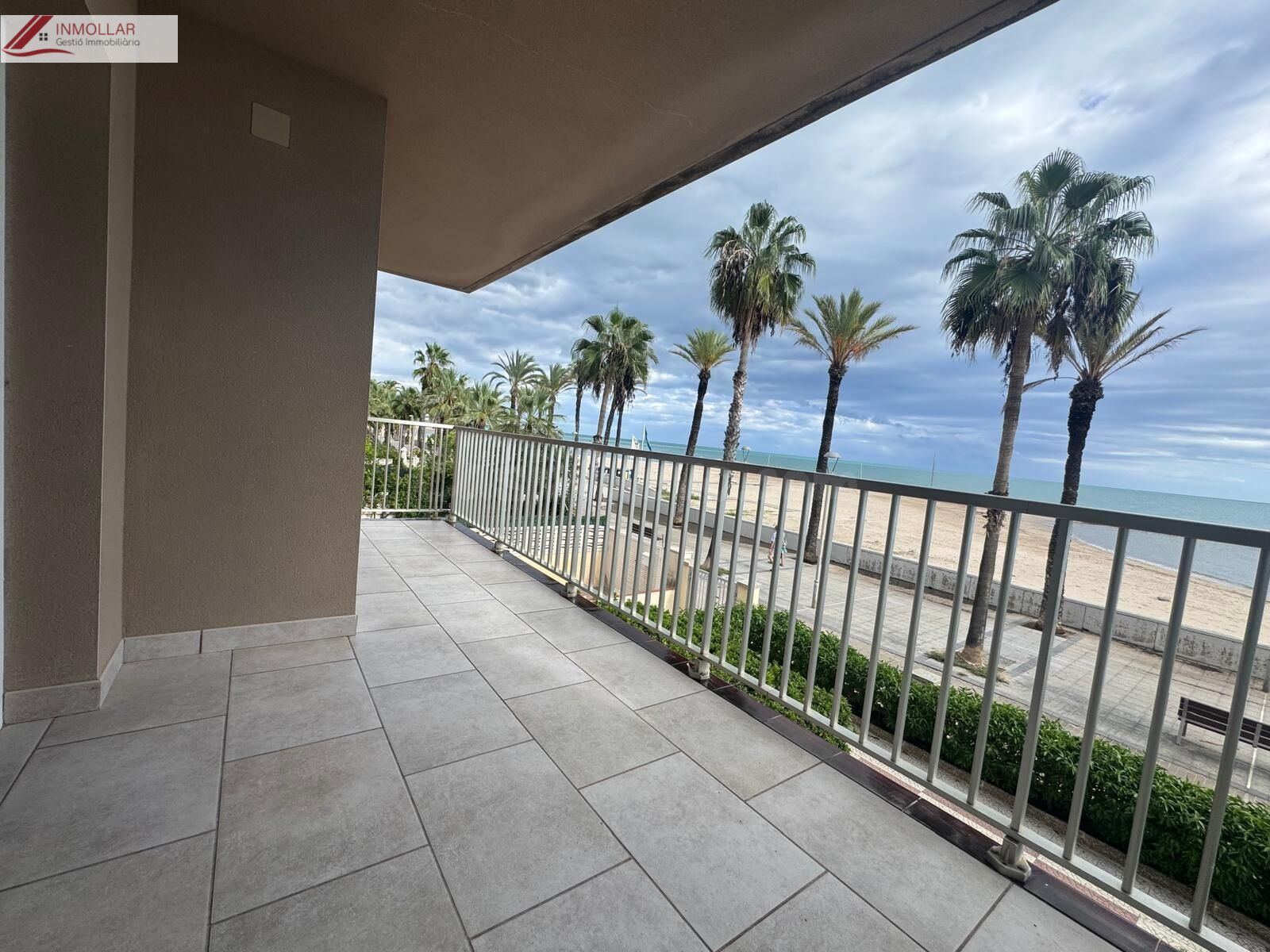 Piso con Terraza y vistas al mar!!