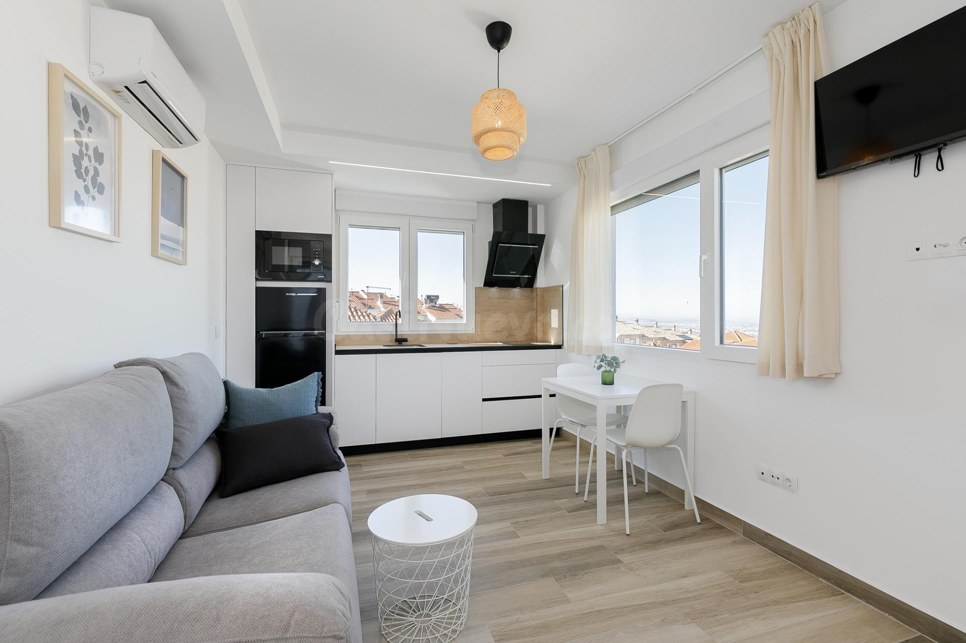 Estudio- Atico con terraza y trastero (Cajar)