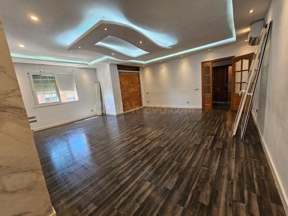 Gran casa con local de 160m2 en Reus