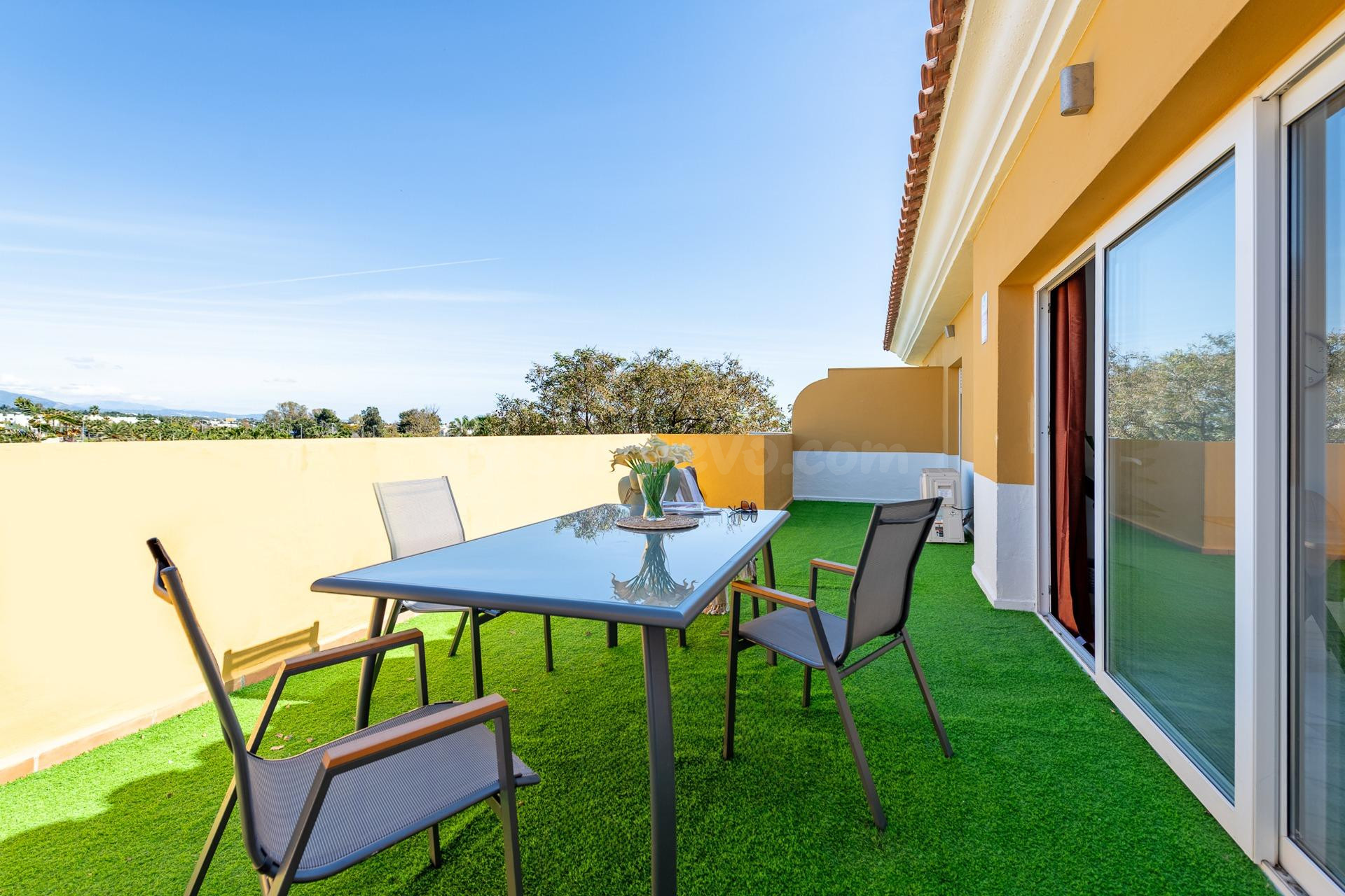 ¡Tu nuevo ático en Estepona te está esperando!