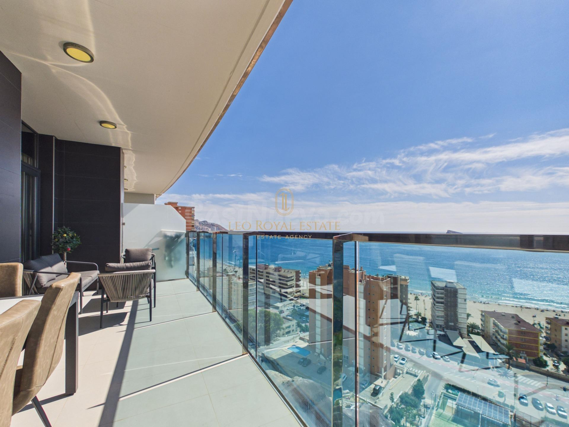 Apartamento moderno de 2 dormitorios en la planta 11 de Sunset Drive, Benidorm
