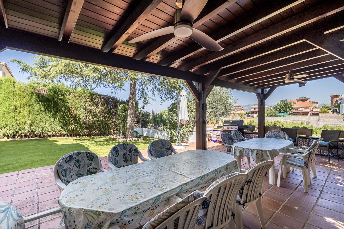 CASA PAREADA EN LA ZUBIA CON PISCINA, ZONA DE BARBACOA Y JAR - foto 5