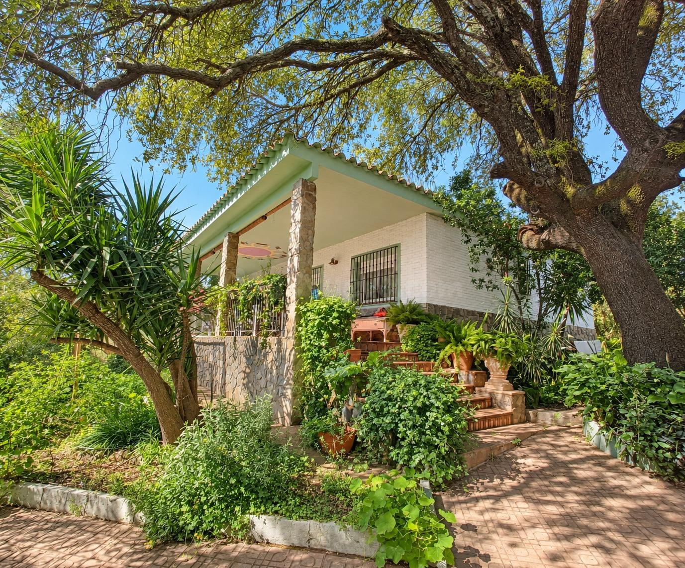 CASA INDEPENDIENTE CON PISCINA, PORCHE Y JARDÍN EN CASTILBLANCO DE LOS ARROYOS