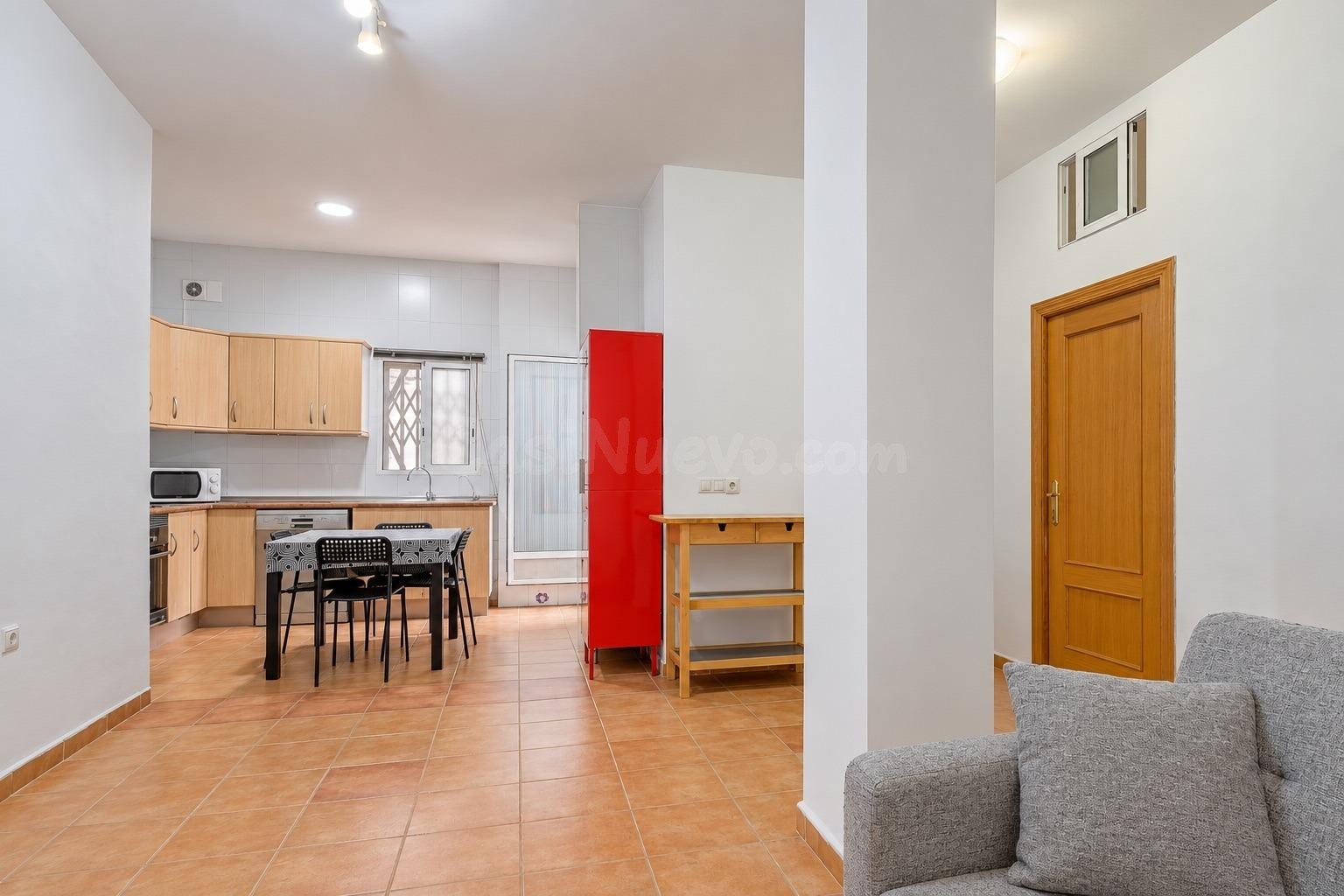 BAJO CON DISTRIBUCIÓN DE VIVIENDA Y PATIO EN GRAU DE VALENCI