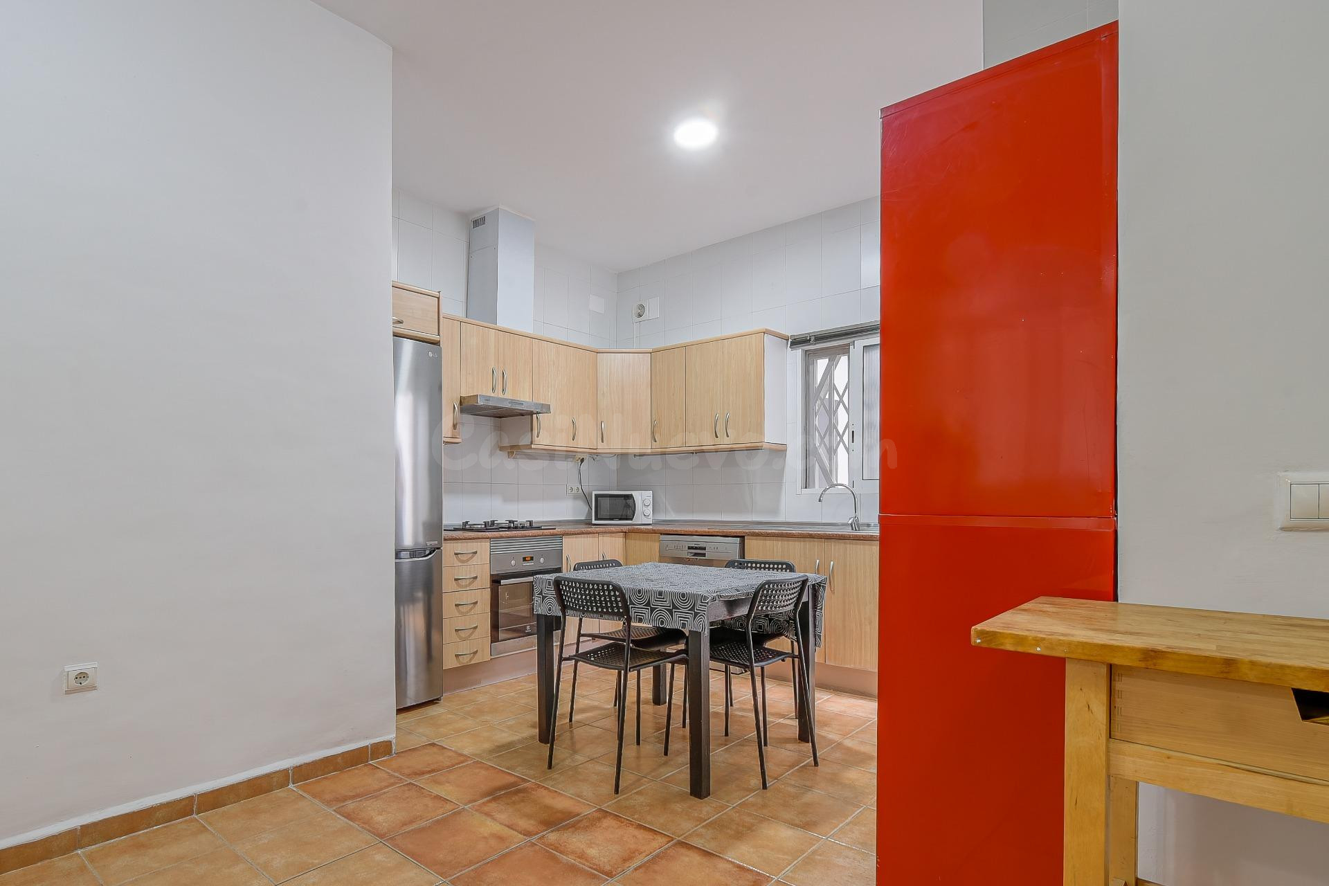 BAJO CON DISTRIBUCIÓN DE VIVIENDA Y PATIO EN GRAU DE VALENCI - foto 2