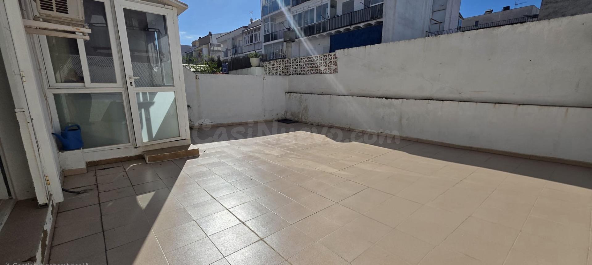 Planta baja luminosa con terraza de 35 m2 en Poble Sec, Sitges