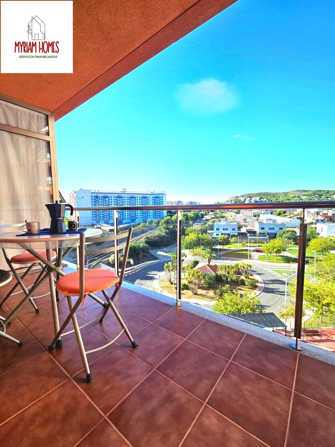 PRECIOSO APARTAMENTO CON VISTAS AL MAR CON GARAJE Y TRASTERO