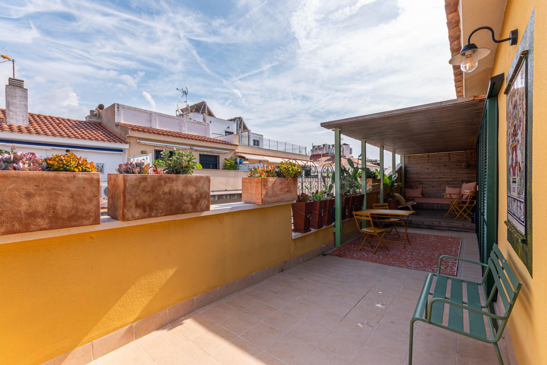 Exclusivo Ático reformado con amplia terraza en el Corazón d
