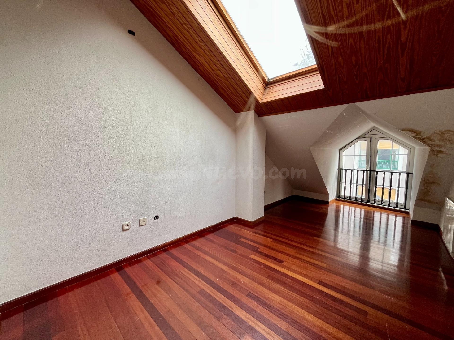 DÚPLEX EN VENTA EN PLENO CENTRO DE SANTANDER – CALLE ISABEL  - foto 4