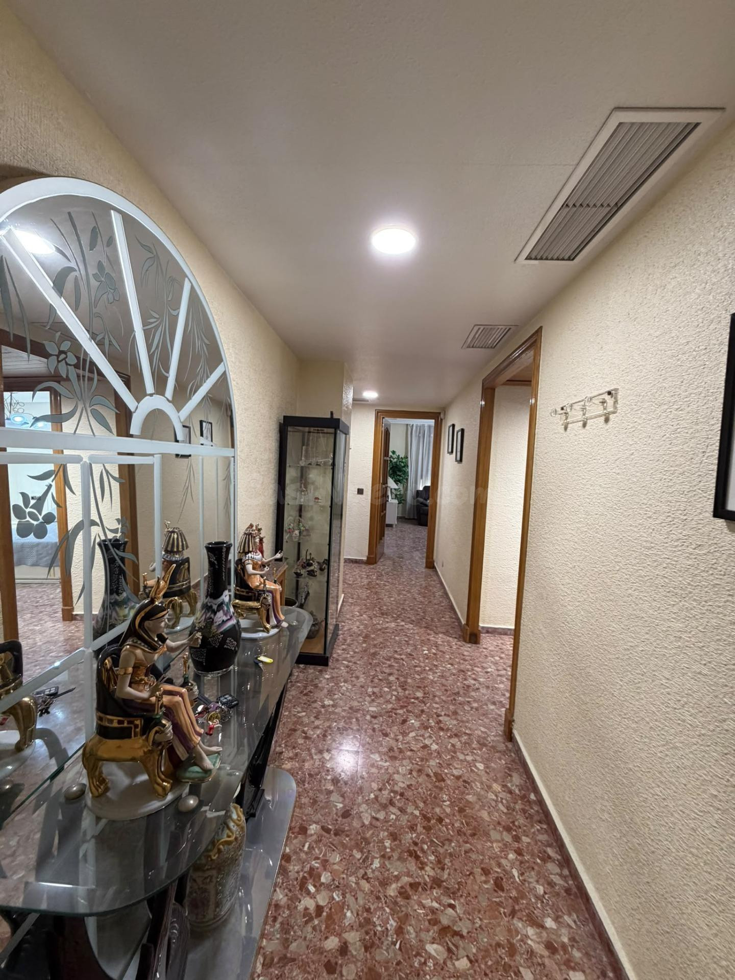 Amplio piso de 4 dormitorios con garaje y trastero junto al 