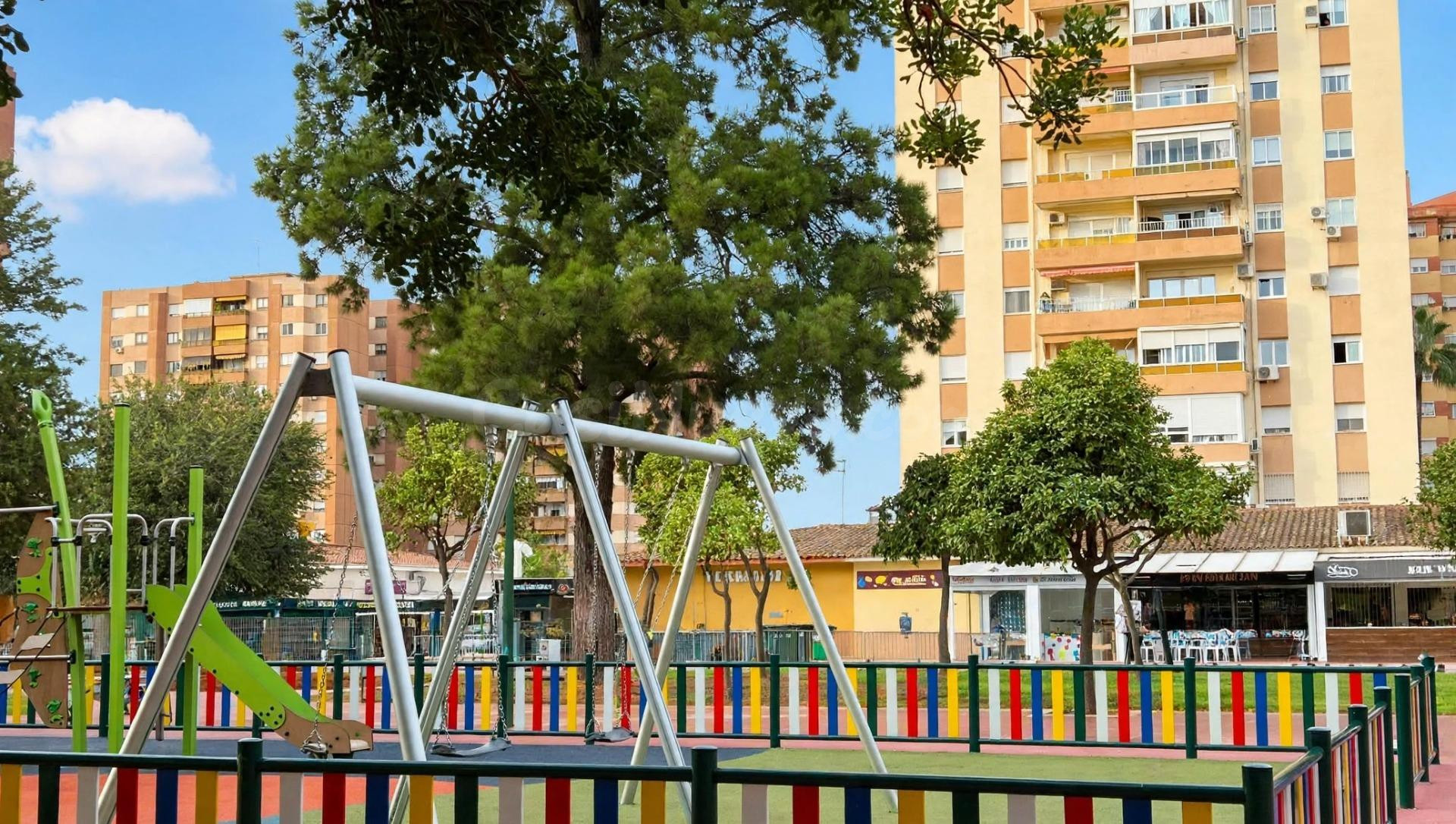 PISO CON PLAZA DE APARCAMIENTO Y TERRAZA EN SAN JOAQUIN