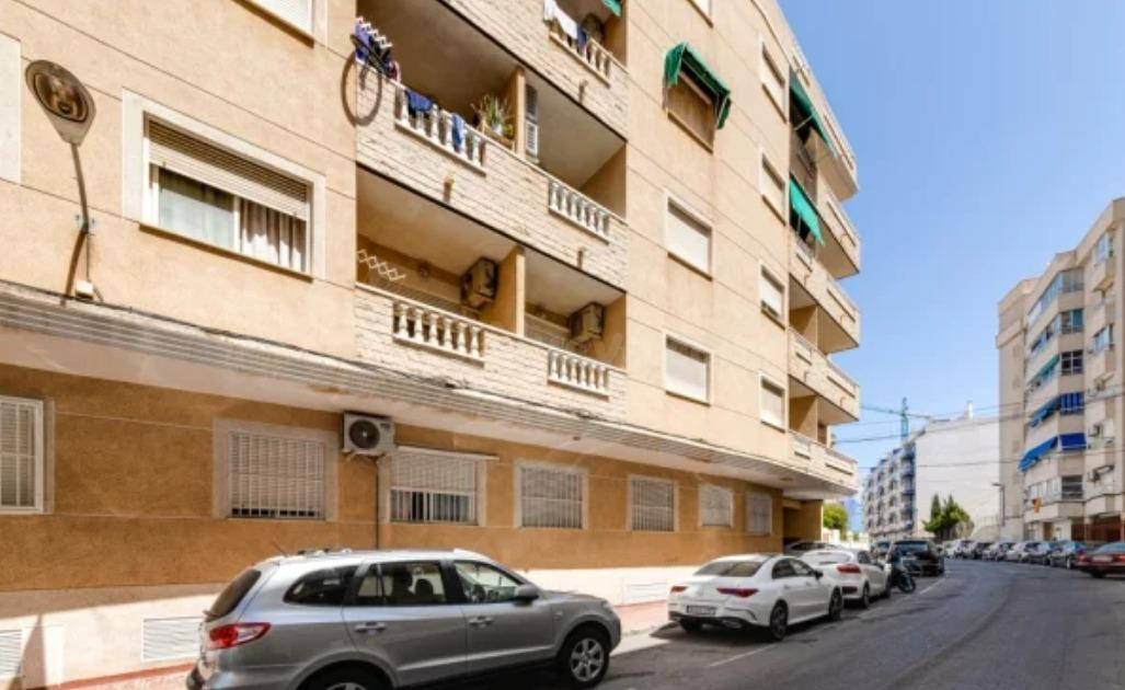 APARTAMENTO EN TORREVIEJA DE 2 DORMITORIOS 2 BAÑOS (PLAYA DE LOS LOCOS)