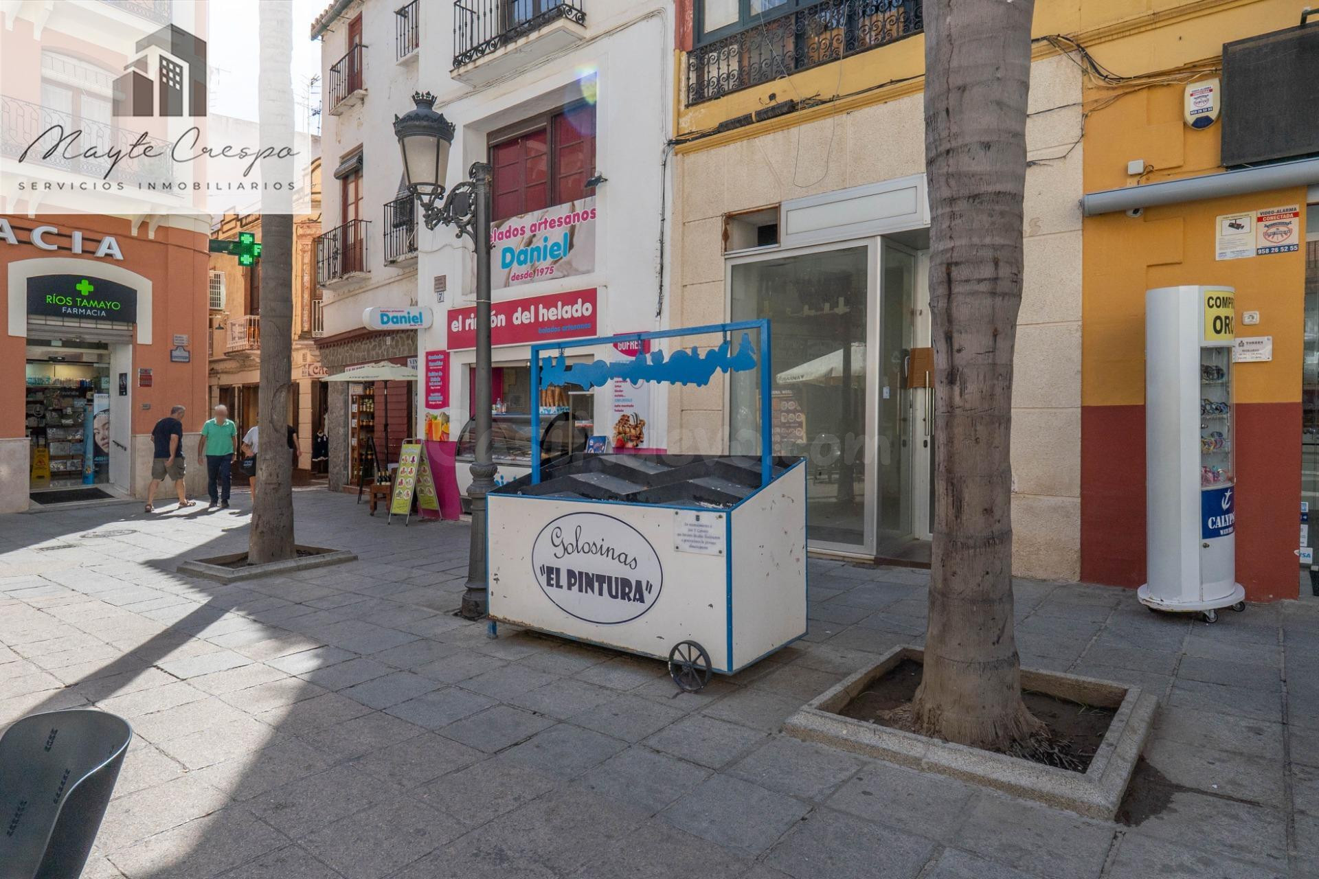 Oportunidad de Inversión en Local Comercial en el Centro de Almuñécar