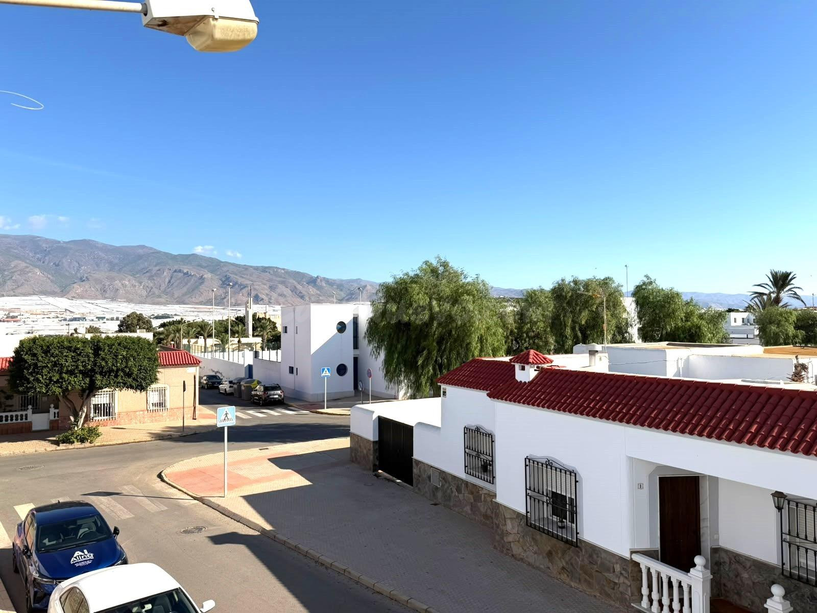 CASA DE PUEBLO CON GRAN PARCELA DE 636 m2, GARAJE Y MUCHAS POSIBILIDADES EN LAS NORIAS, EL EJIDO