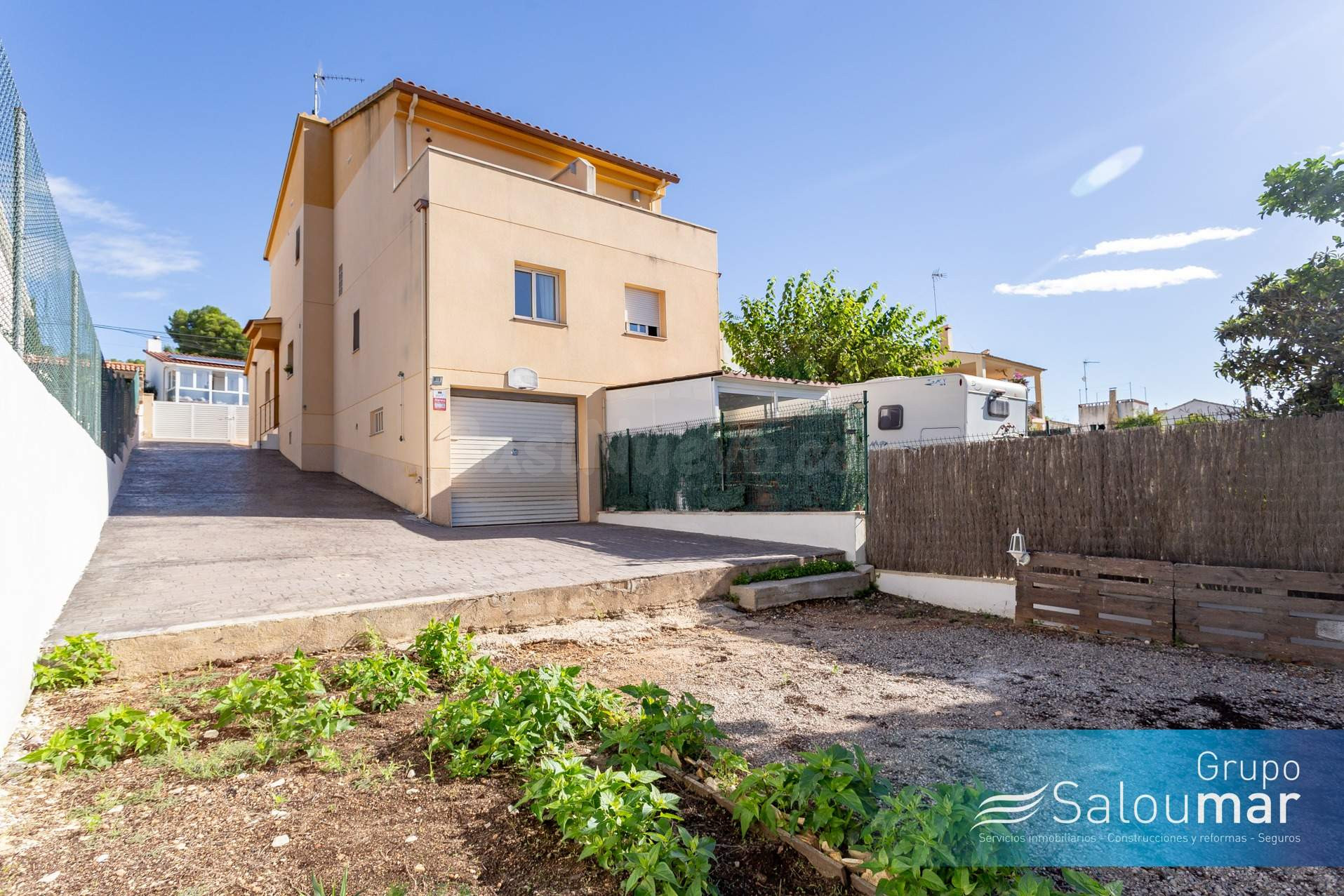 CASA ADOSADA DE 3 habitaciones DOBLES - LA POBLA DE MONTORNE