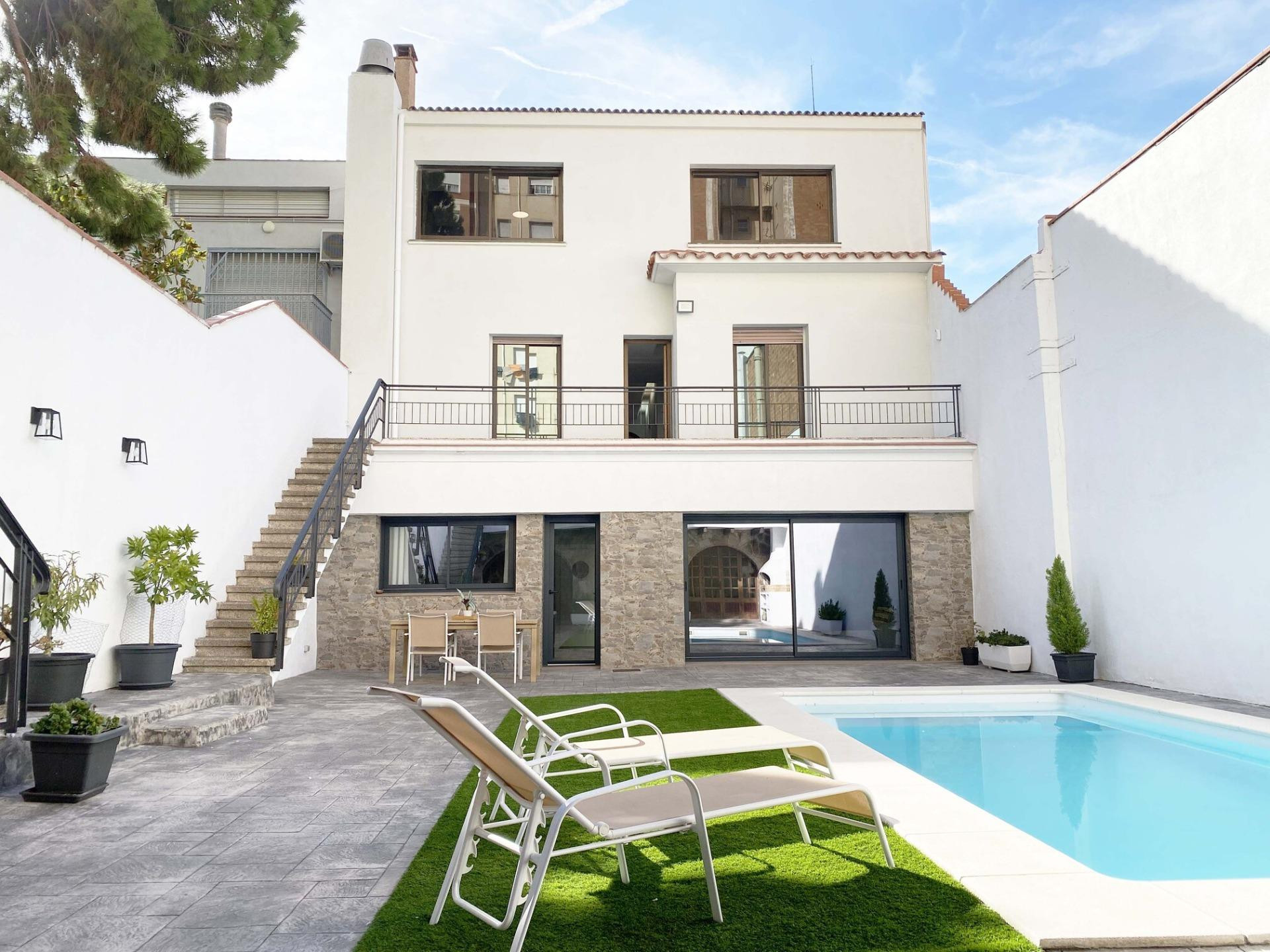 Chalet adosado en venta en Calle de Regàs