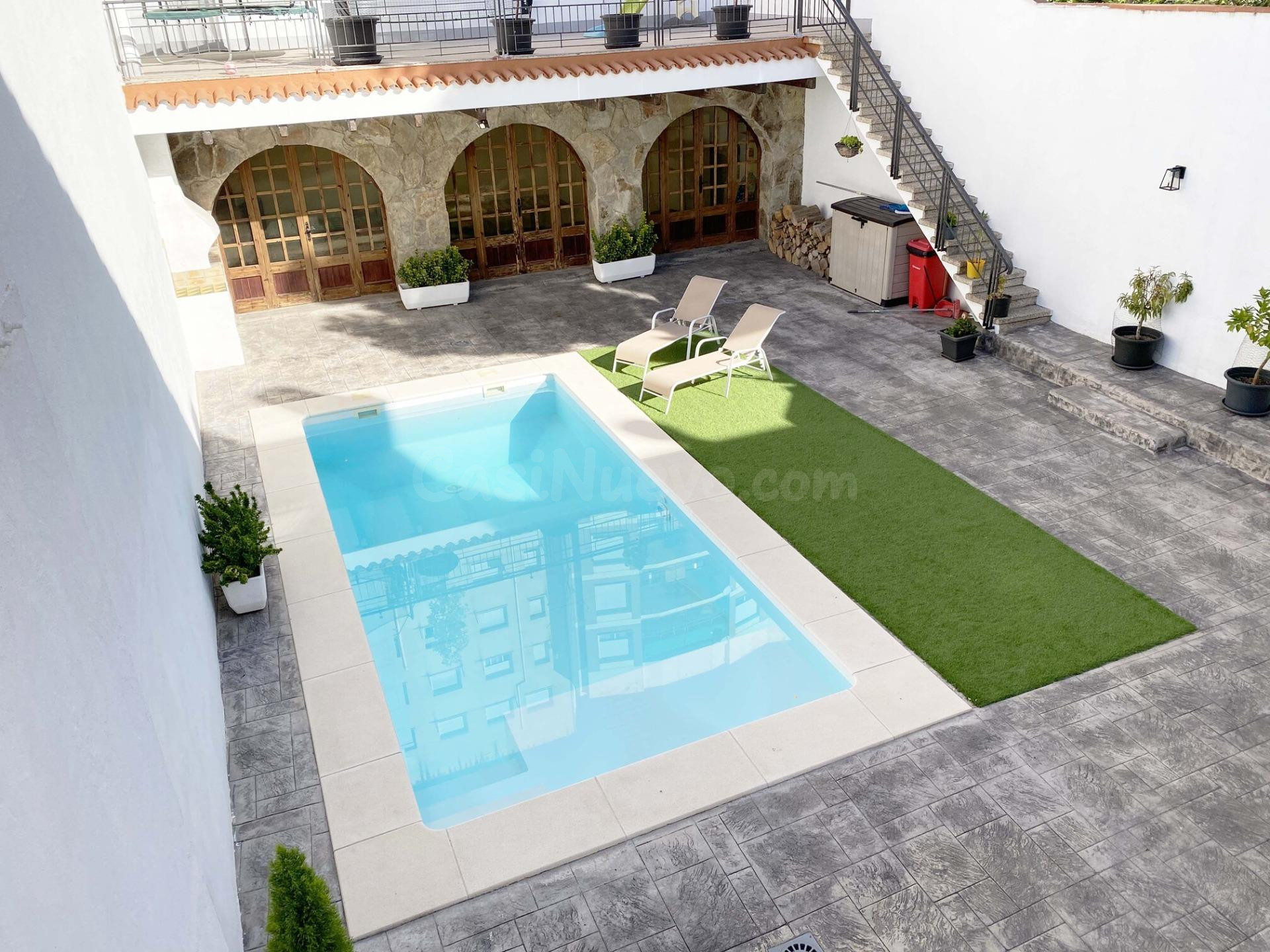 Chalet adosado en venta en Calle de Regàs - foto 3