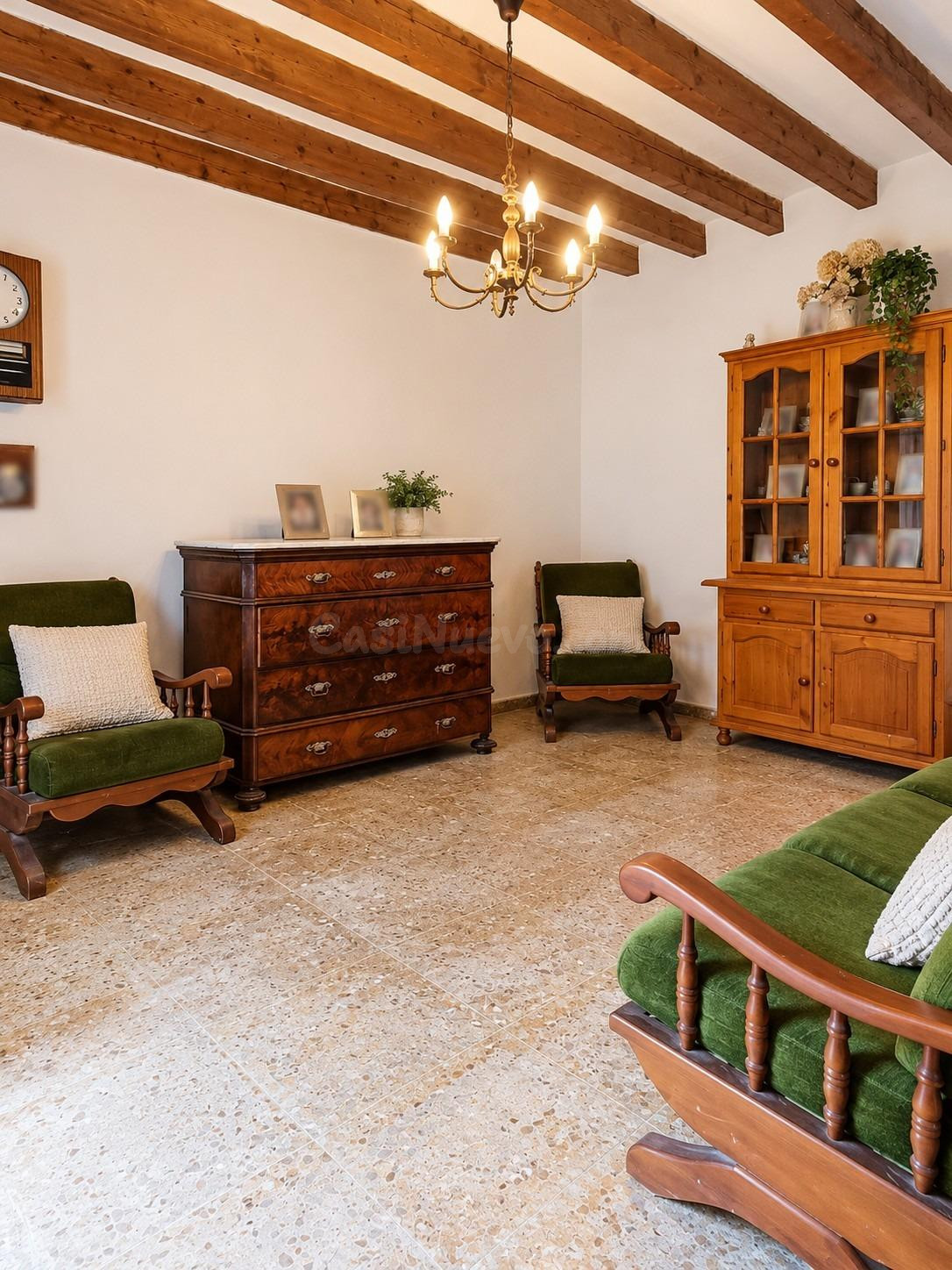 Encantadora casa de pueblo con 4 habitaciones y garaje en pl