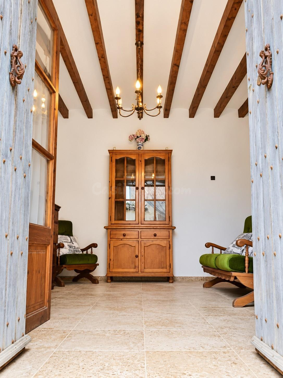 Encantadora casa de pueblo con 4 habitaciones y garaje en pl - foto 3