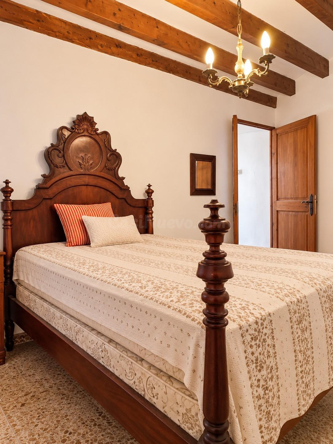 Encantadora casa de pueblo con 4 habitaciones y garaje en pl - foto 5