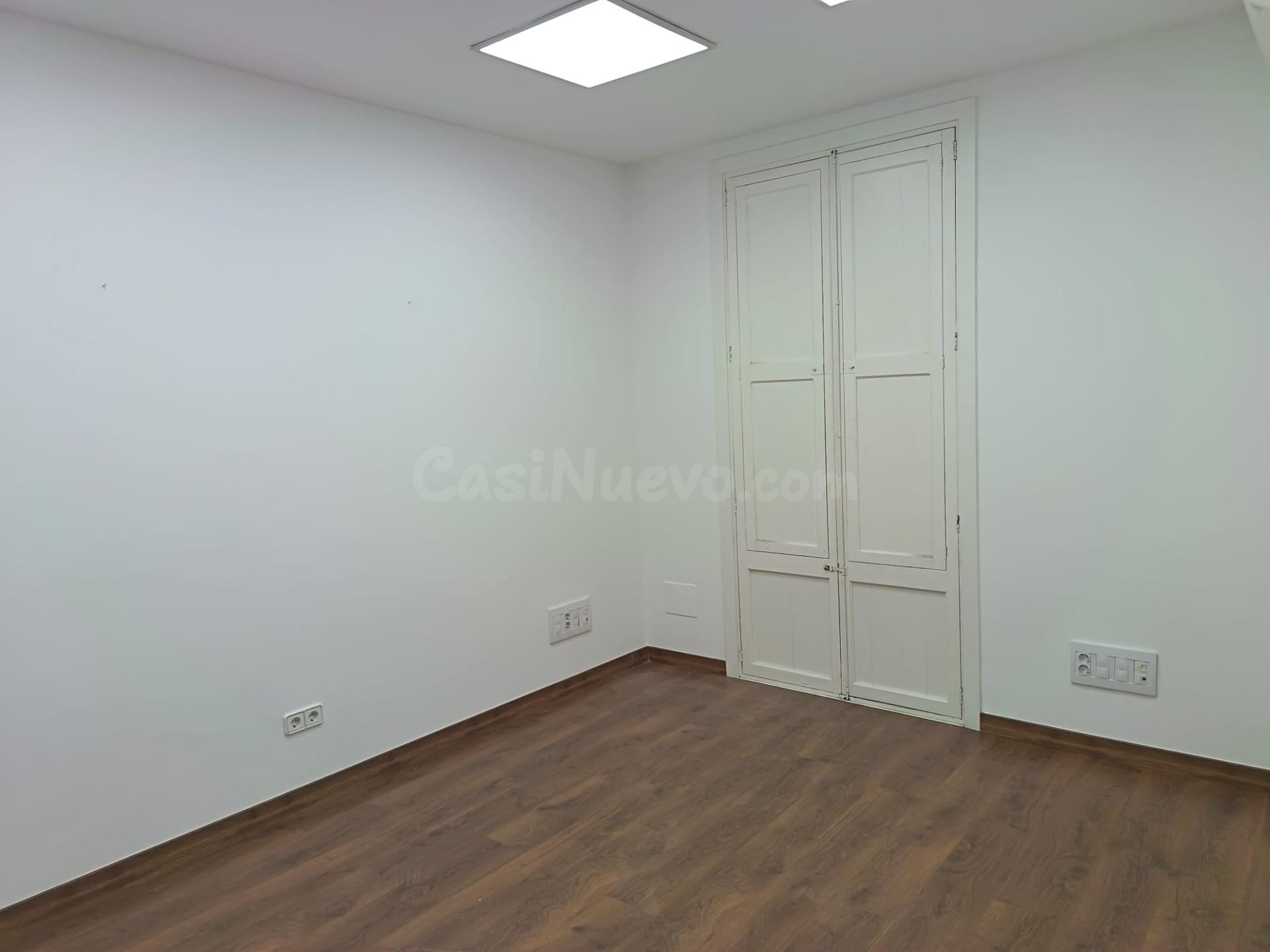 Amplia oficina de 185 m2 con 8 despachos en pleno centro de  - foto 4