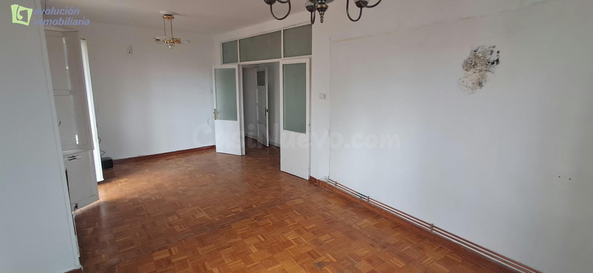 SE VENDE APARTAMENTO LUMINOSO CON GRAN POTENCIAL EN ZONA ALC - foto 3
