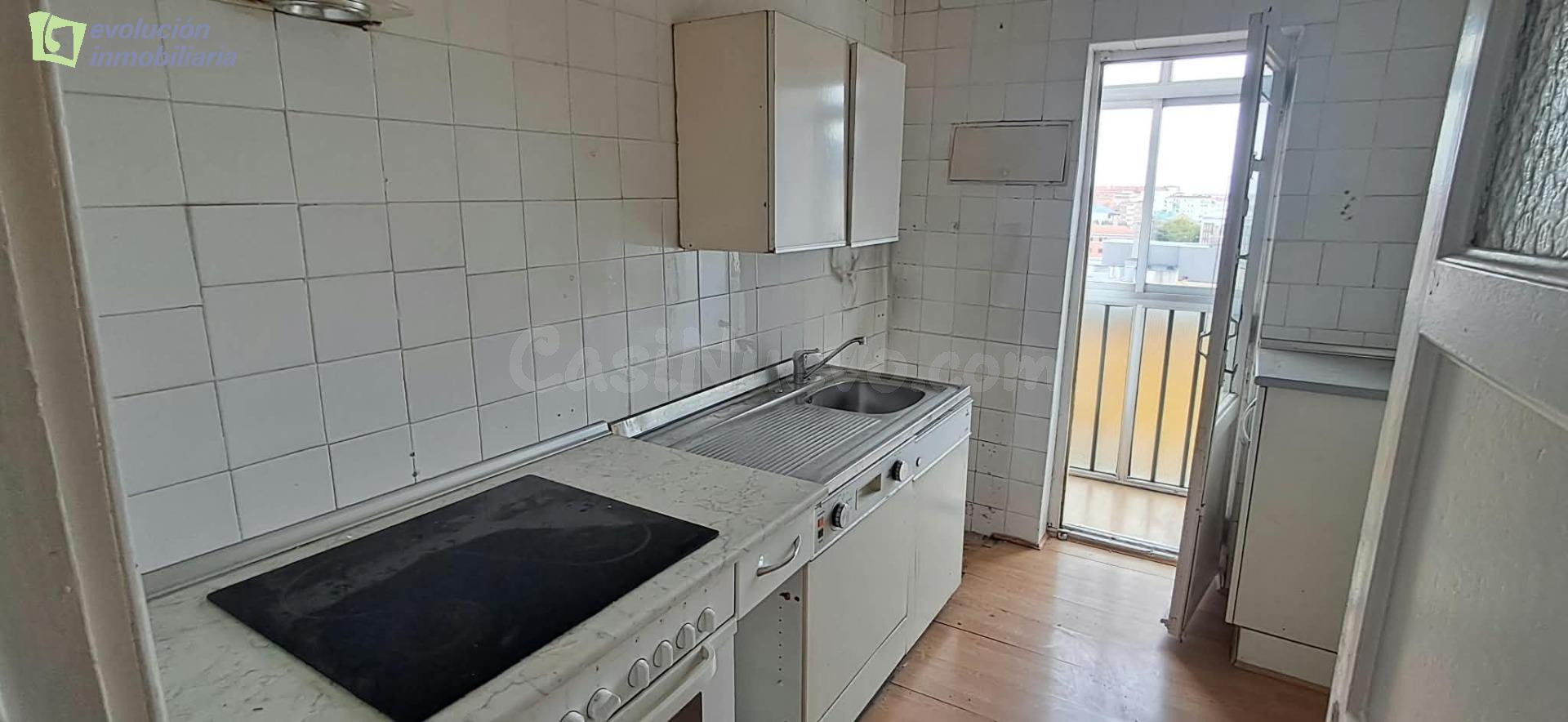 SE VENDE APARTAMENTO LUMINOSO CON GRAN POTENCIAL EN ZONA ALC - foto 4