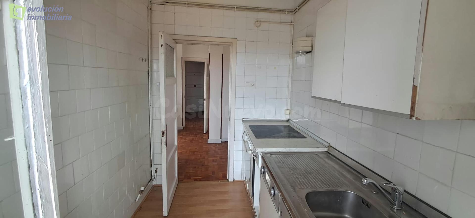 SE VENDE APARTAMENTO LUMINOSO CON GRAN POTENCIAL EN ZONA ALC - foto 5