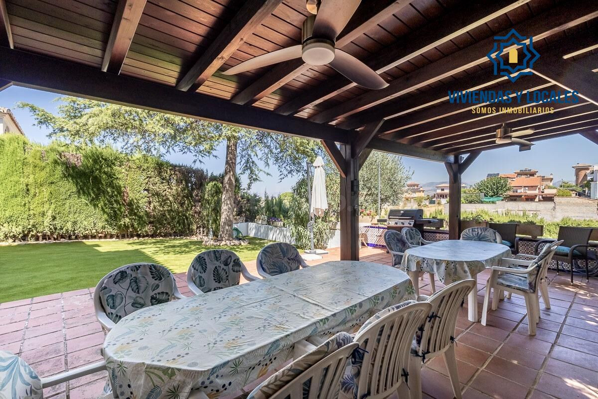 CASA PAREADA EN LA ZUBIA CON PISCINA, ZONA DE BARBACOA Y JAR - foto 2