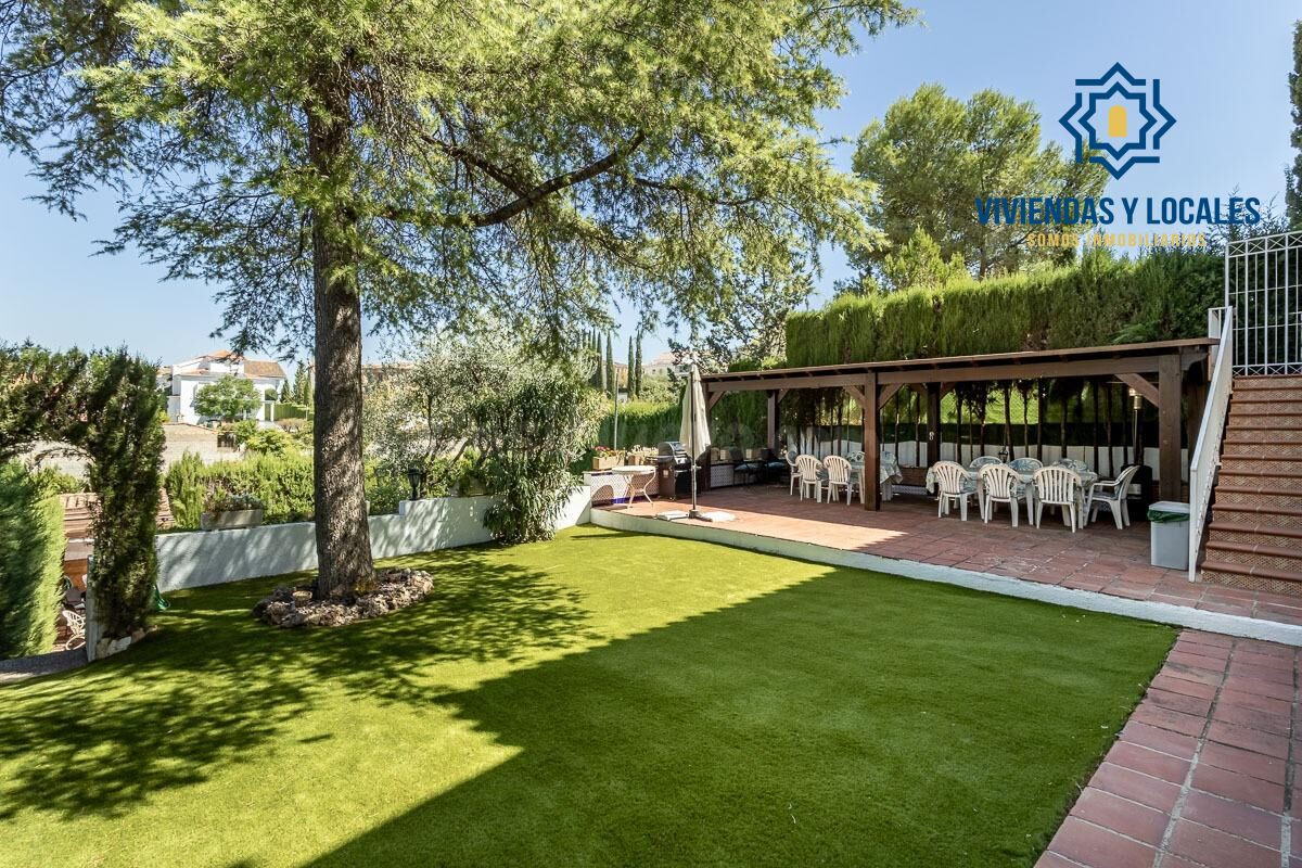 CASA PAREADA EN LA ZUBIA CON PISCINA, ZONA DE BARBACOA Y JAR - foto 5