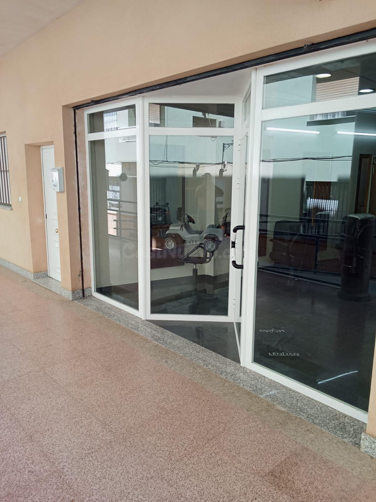 LOCAL COMERCIAL EN ALQUILER EN LOS NIETOS: ¡EL ESPACIO IDEAL PARA HACER CRECER TU NEGOCIO!