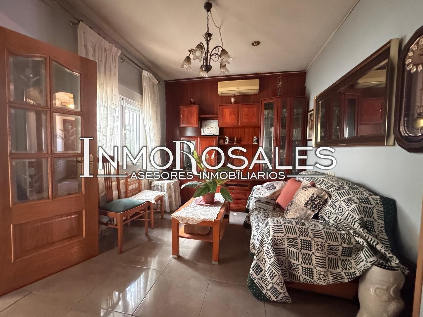 CASA BAJA CON PATIO - 1 MIN TREN VDE BAJO