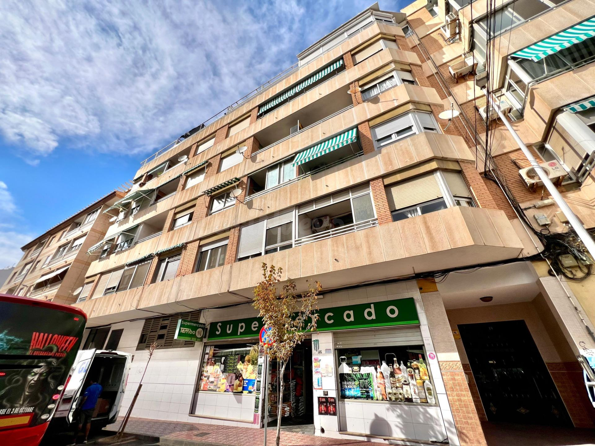 ESPACIOSA VIVIENDA DE 4 habitaciones Y 2 BAÑOS RODEADO DE TODOS LOS SERVICIOS