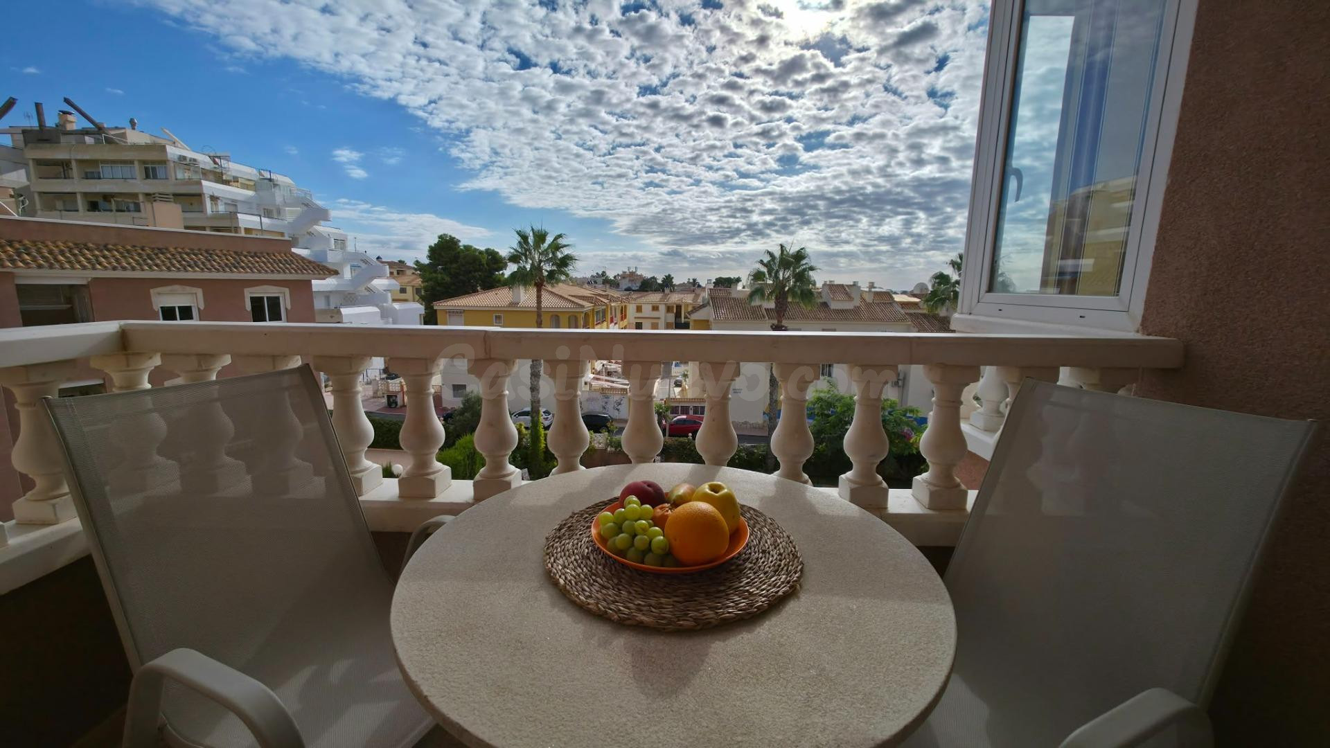 ¡Acogedor apartamento con vistas al mar en Torreblanca, Torrevieja!