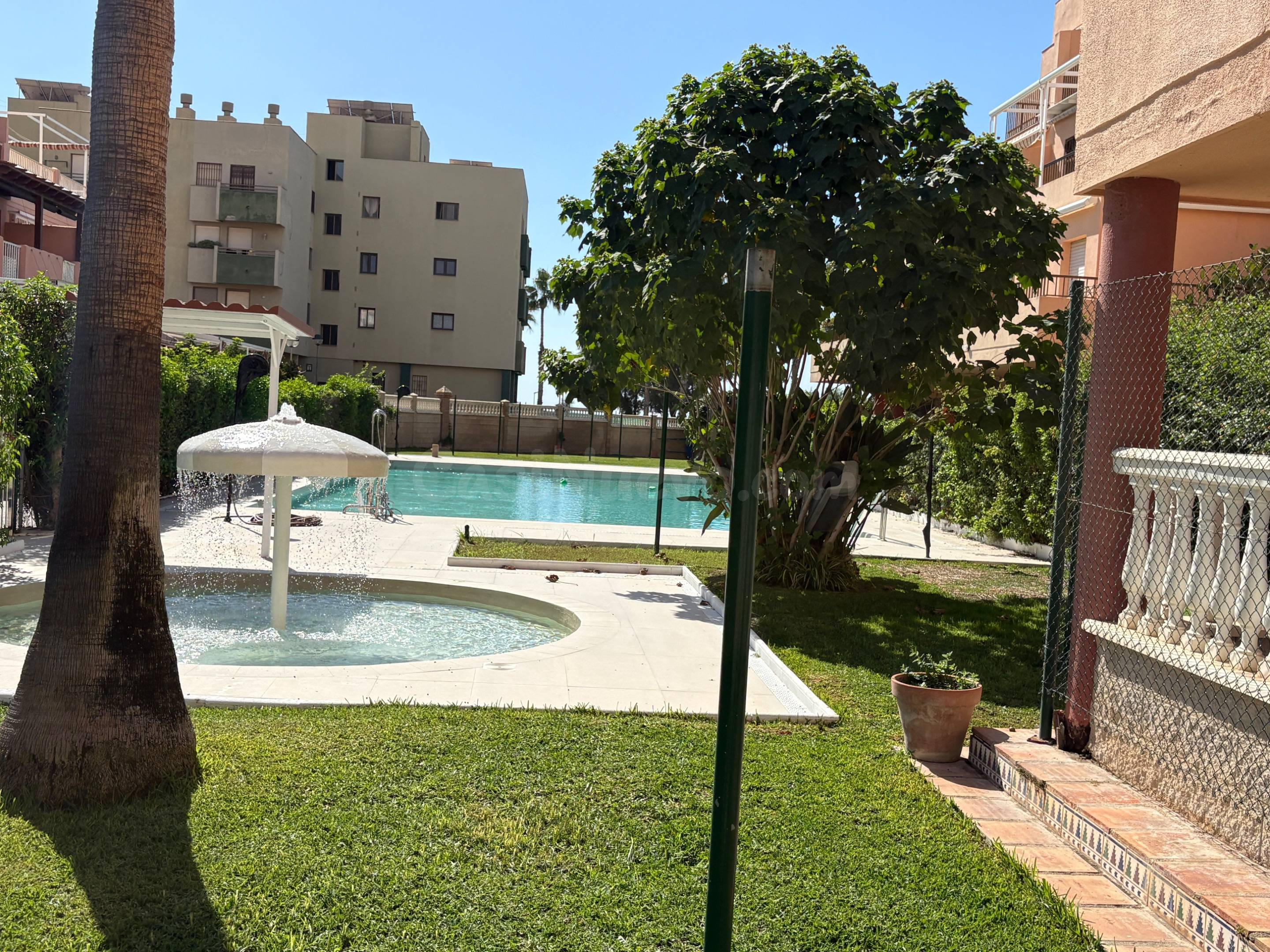 Encantador Apartamento en Primera Línea de Playa en Salobreñ