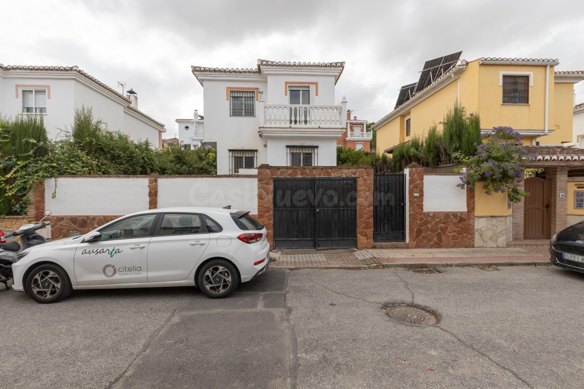 Casa independiente con piscina en La Zubia. - foto 2