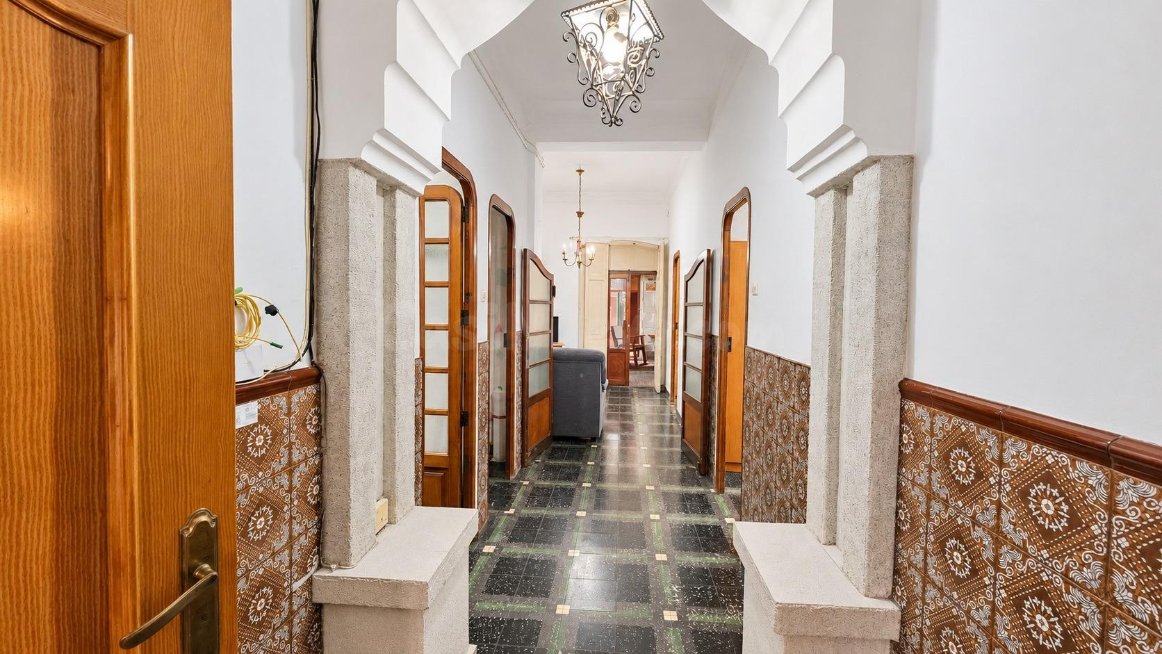 CASA DE 249 m2 CON DOS PLANTAS INDEPENDIENTES Y TERRAZA DE 150 m2, ENTRE EL AUDITORIO Y EL PARQUE CENTRAL DE PATERNA