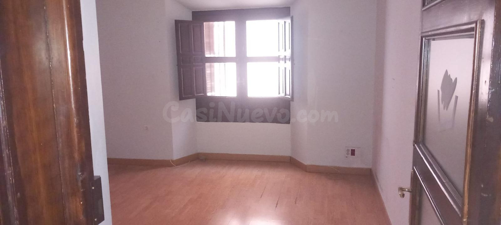 OFICINA TOTALMENTE REFORMADA DE 300 M2 EN ALQUILER | 1.700 €/MES