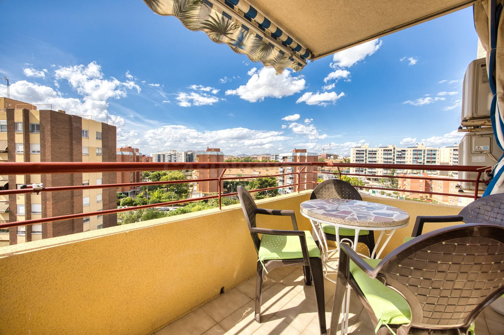 VIVIENDA DE 4 DORMITORIOS CON TERRAZA Y URBANIZACIÓN EN SAN BLAS