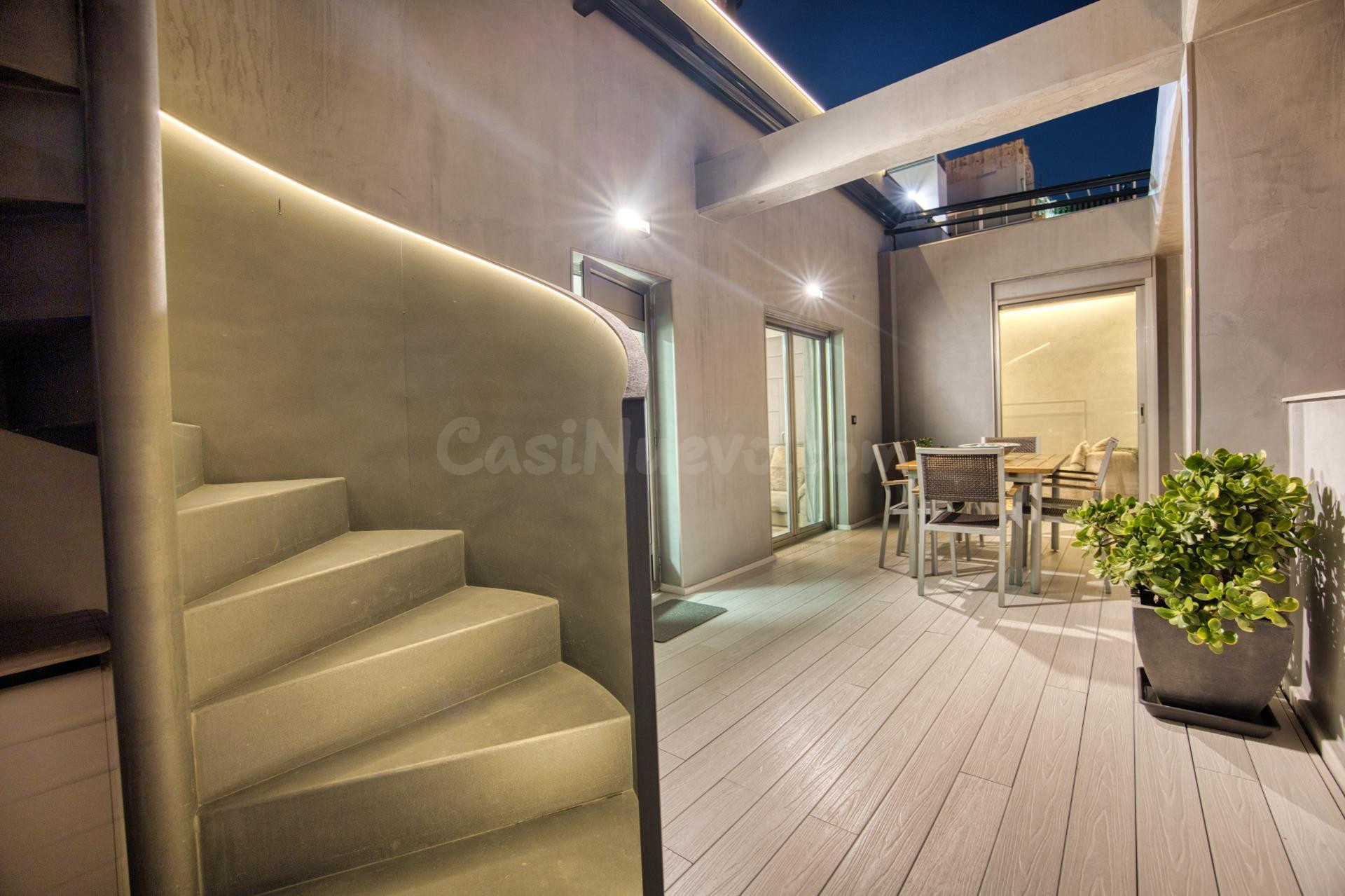 ÁTICO CON GRAN TERRAZA Y SOLÁRIUM PRIVADO EN EL CORAZÓN DE ALICANTE