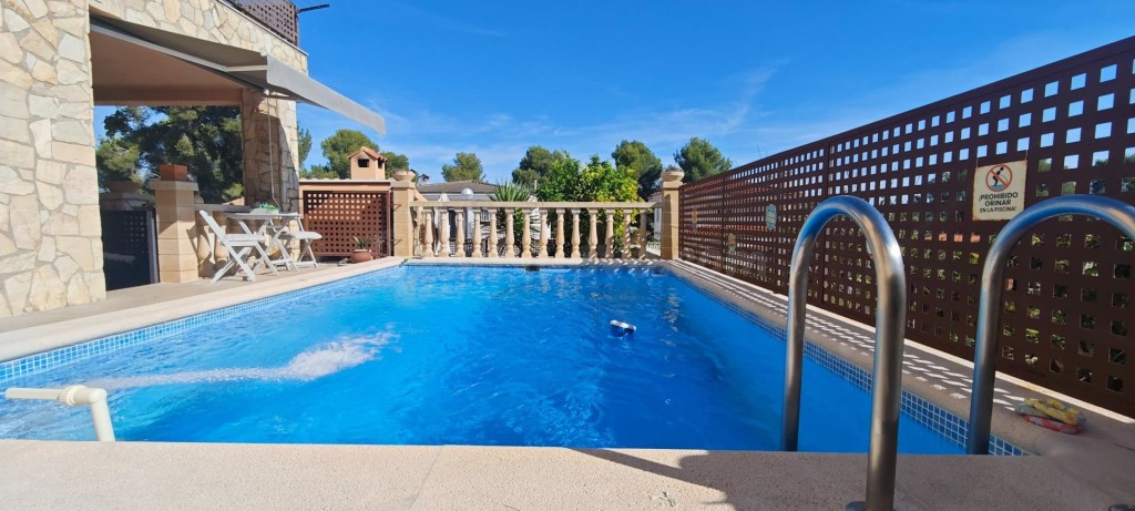 Espectacular Chalet Adosado con Piscina, Terrazas y Diseño E - foto 4