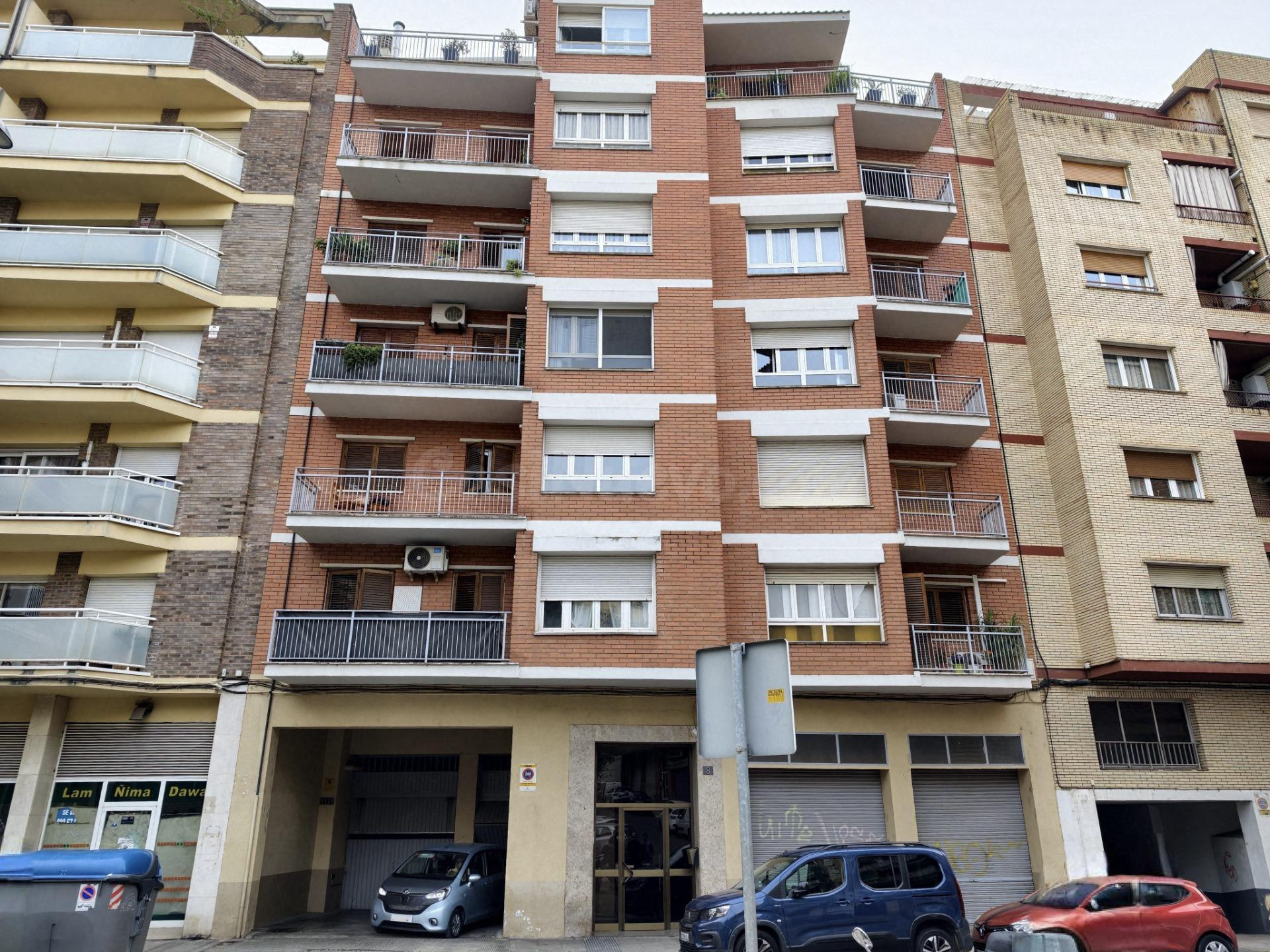 PISO DE 100 m2 CON 4 habitaciones EN LA ZONA DEL ESCORXADOR