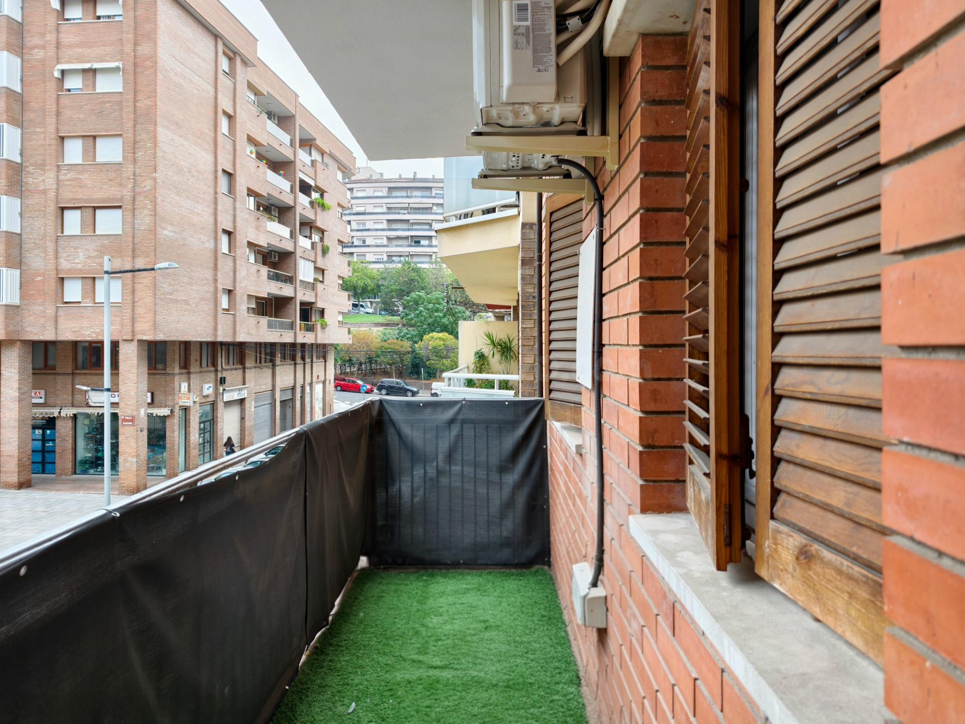 PISO DE 100 m2 CON 4 habitaciones EN LA ZONA DEL ESCORXADOR - foto 3
