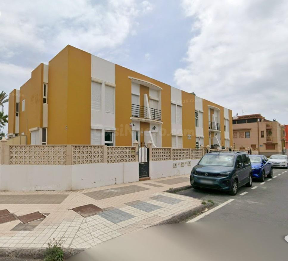 Dúplex con terraza, dos plazas de garaje y trastero en Playa de Arinaga.