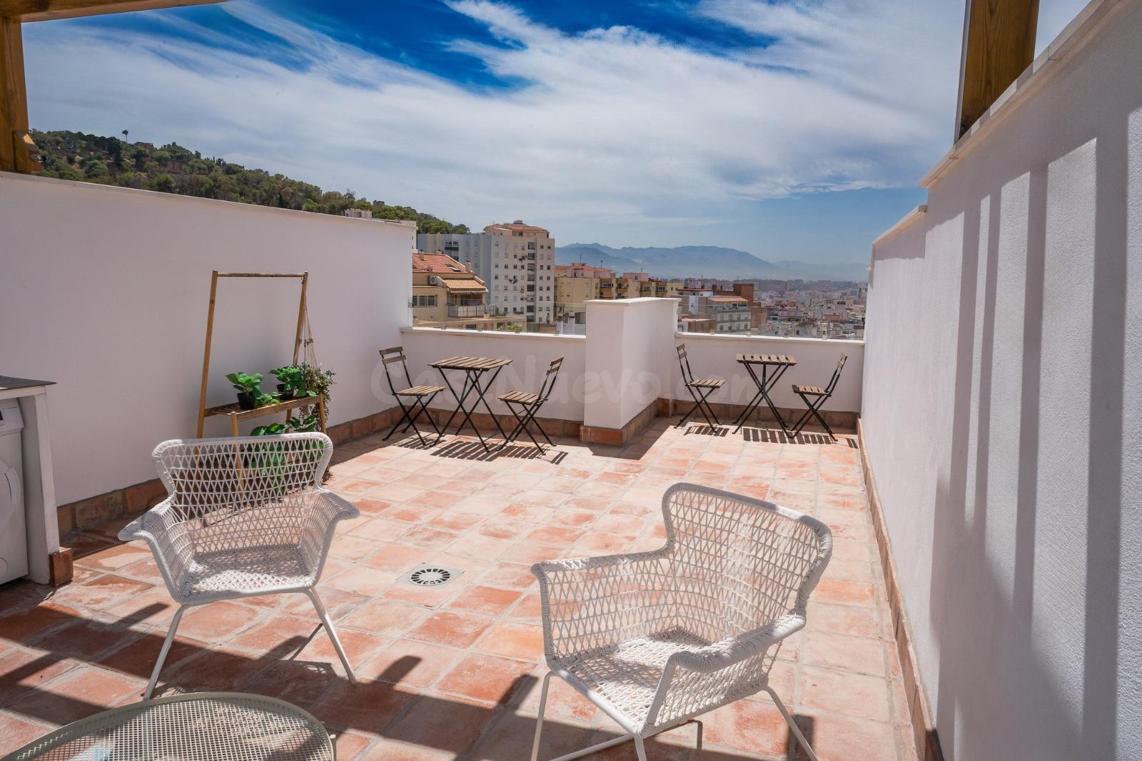 Espectacular ático dúplex con solárium privado y vistas despejadas en Conde de Ureña