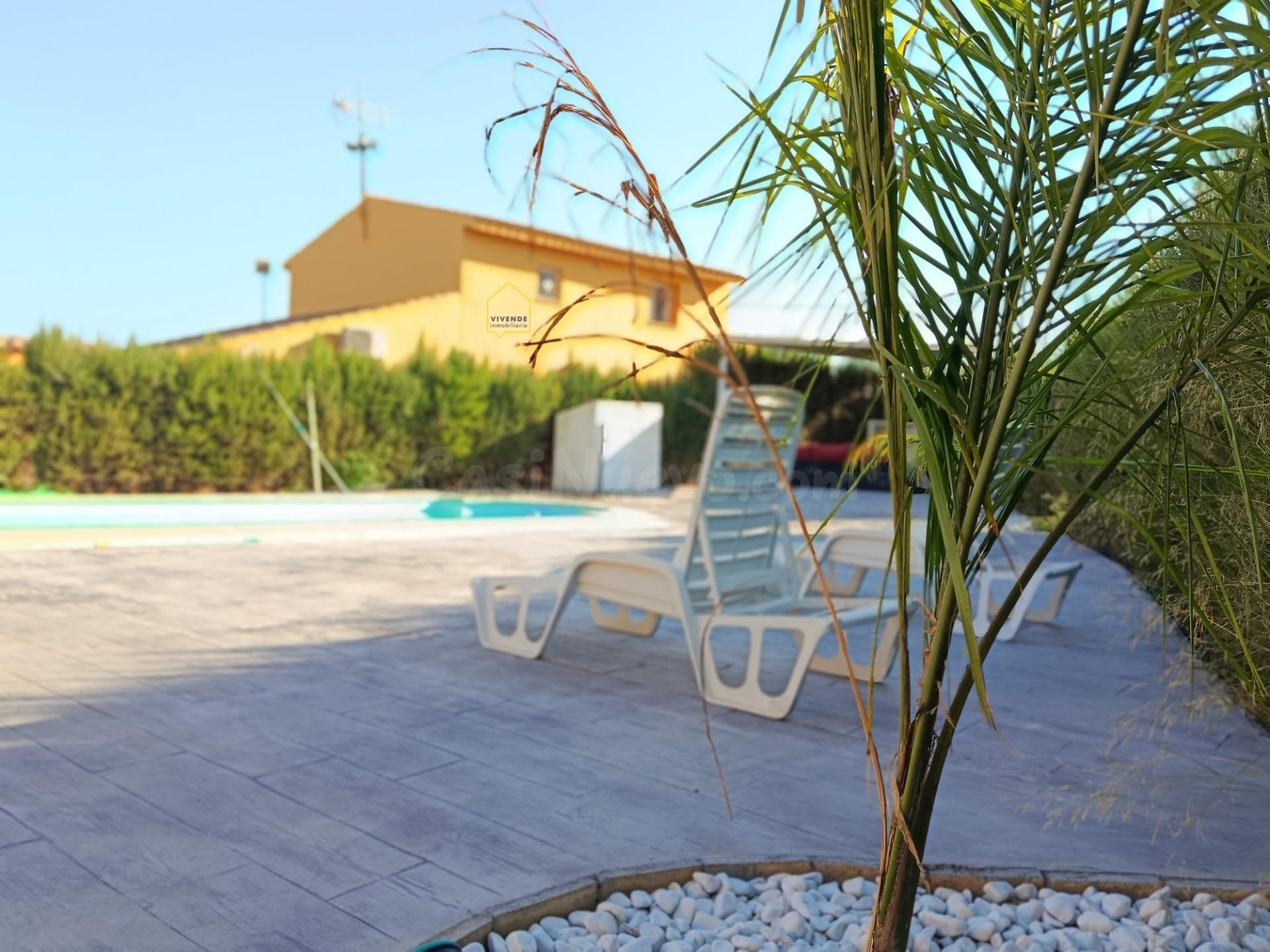 Casa con terreno 2 casas más y piscina privada.