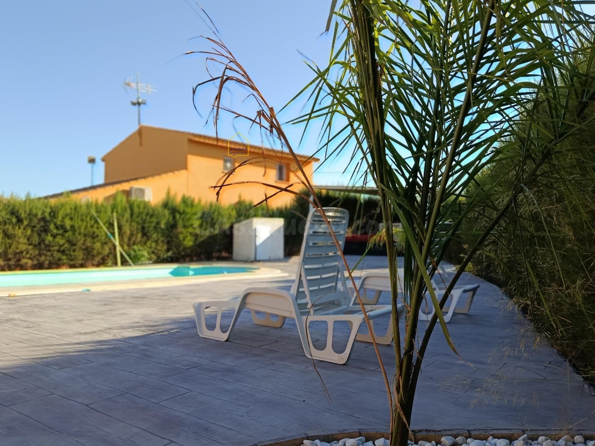 Casa con terreno 2 casas más y piscina privada. - foto 2
