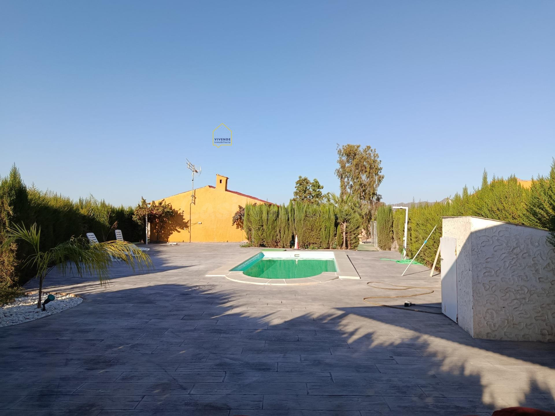 Casa con terreno 2 casas más y piscina privada. - foto 3