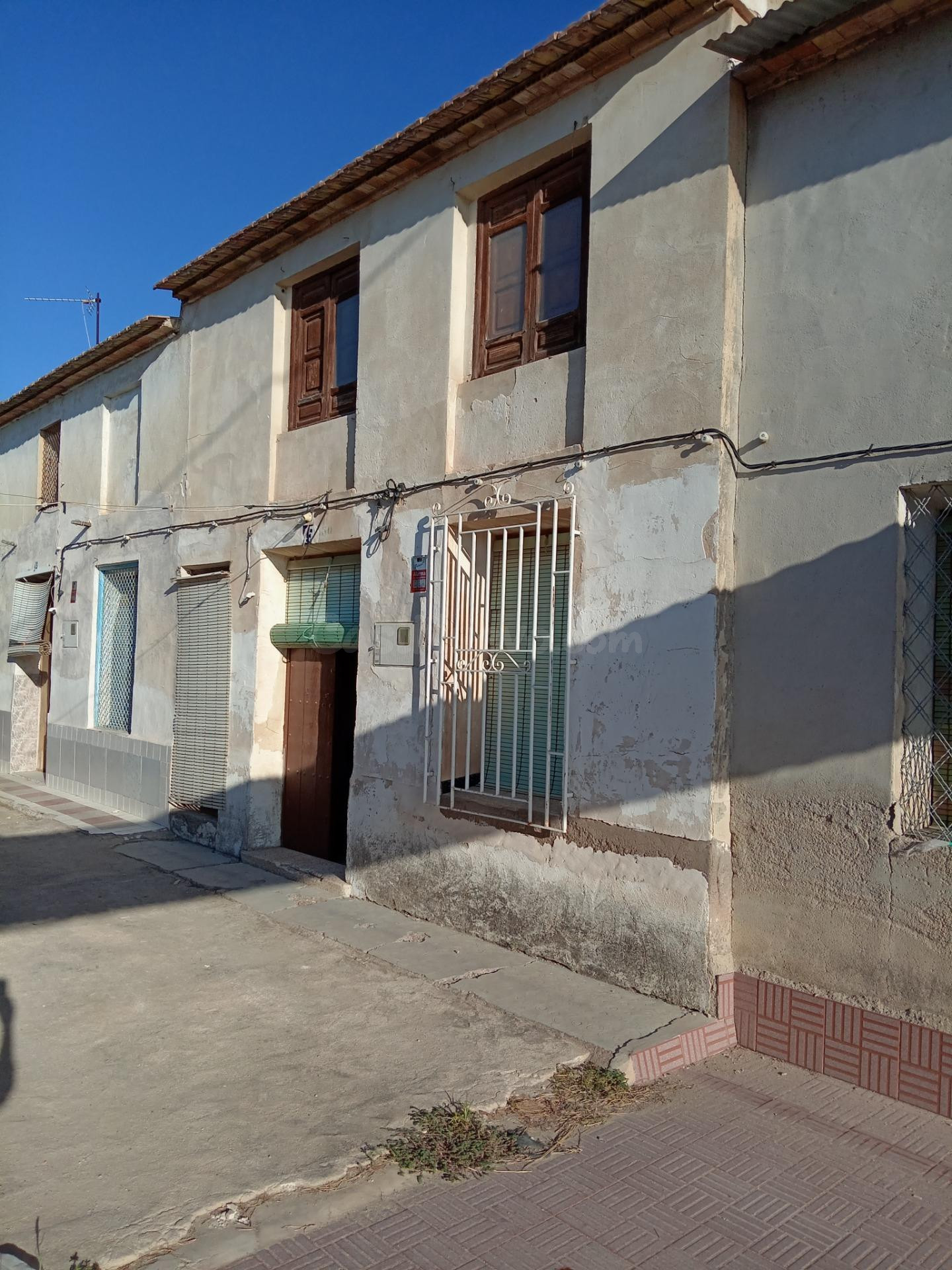 Dos casas por el precio de una, con huerta en Las Torres de 